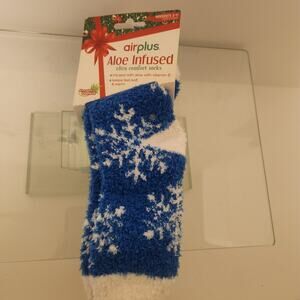 NIP Christmas Air Plus Aloe Infused Plush Socks Size 5-11